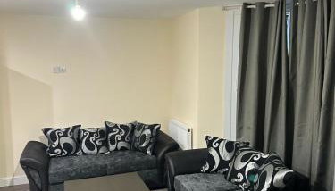 Newly Refurbished 2 Bedroom Flat New Southgate London N11 - Foto 3
