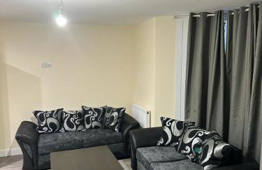 Newly Refurbished 2 Bedroom Flat New Southgate London N11 - Foto 3