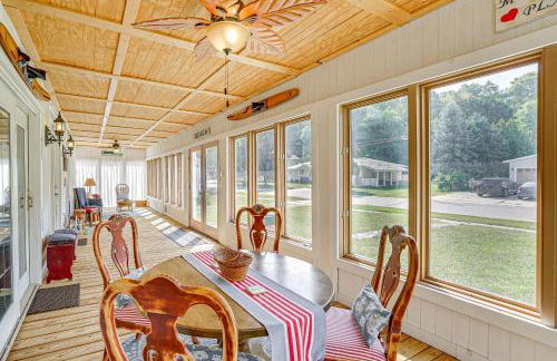 Spacious Vintage Gem with Sunroom in Manistee! - Foto 7