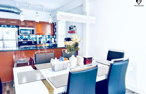 The Stallion #310 - Walk to Museums - Premium Loft with gated parking - Foto 8