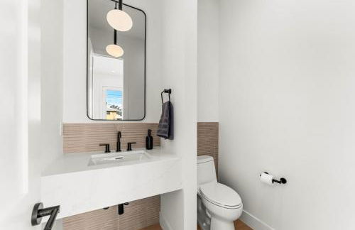 The Benton Hot Tub Theater 5 Mins to Denver - Foto 68