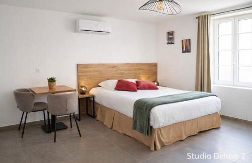 Sous les platanes - Photo 1