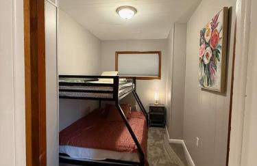 Newly Renovated Gem Fenced Backyard 2 Full Baths - Foto 23