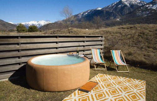 CHALET EN FUSTE, JACUZZI PRIVE, TERRASSE et VUE MONTAGNE DANS CAMPING 3 ETOILES - Foto 6