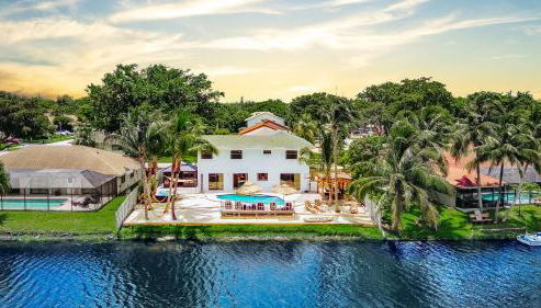 Waterfront Villa with Beach, Game Room, Cinema and Spa - Foto 5, Garden