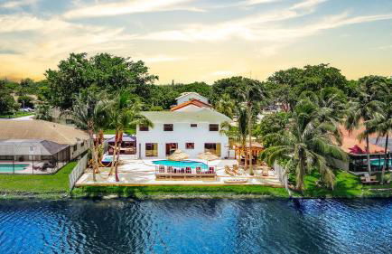 Waterfront Villa with Beach, Game Room, Cinema and Spa - Foto 5