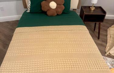 DeLand Dome House- 98 Inch TV - Open Kitchen - Near Bridle Oaks - Photo 29