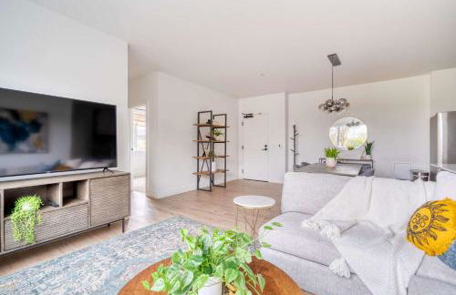 The Cascadia Retreat - Luxury Home - 90 WalkScore - Photo 8