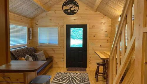 Serene 1BR Cabin near NC Z00 with Loft & Waterview - Foto 5