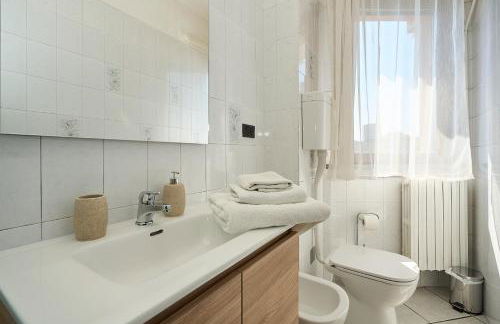 -LUMINOSA 5 STARS WITH BALCONY- Wifi Netflix 15 minutes from Duomo - Foto 10