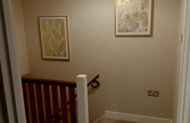 Martindale Close - 3 Bedrooms - Sleeps 5 - Photo 3