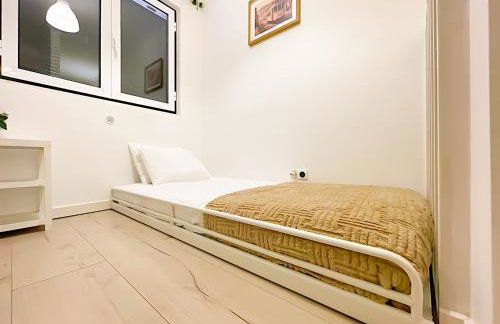 Entire 2 Bedroom Family Friendly House in Belem Lisbon 3 to 5 Guests - Photo 14