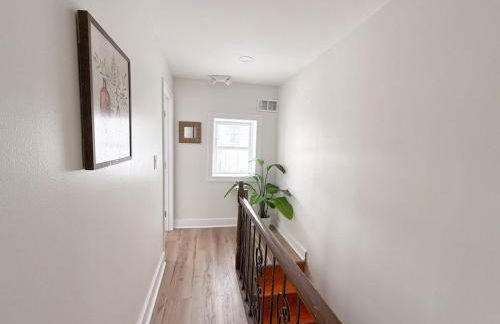 South Philly Retreat with Movie Nights and Backyard BBQ - Foto 12