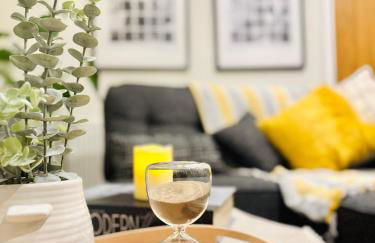 Lethbridge Villa 49 Apartment 2 Super Fibre WiFi, free parking - Foto 1