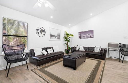 Spacious Family Home in Round Rock w Private Yard - Photo 36