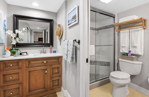 Beachfront paradise Ocean Village Golf Tennis Several heated pools Tiki bar Pickleball insite sports bar and restaurant and much more - Foto 11