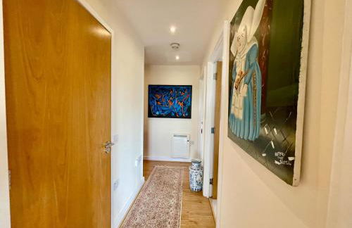 Luxury 2 Bedroom Apartment- Lake view - Free Parking - Wembley Stadium 5KM - Foto 17