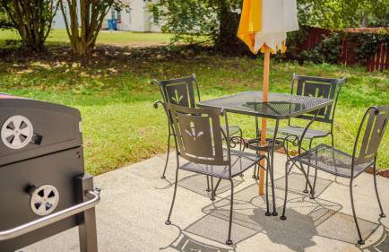 Spacious Vaulted 4BR Family Home Near Mall of GA Sleeps 12 - Foto 51