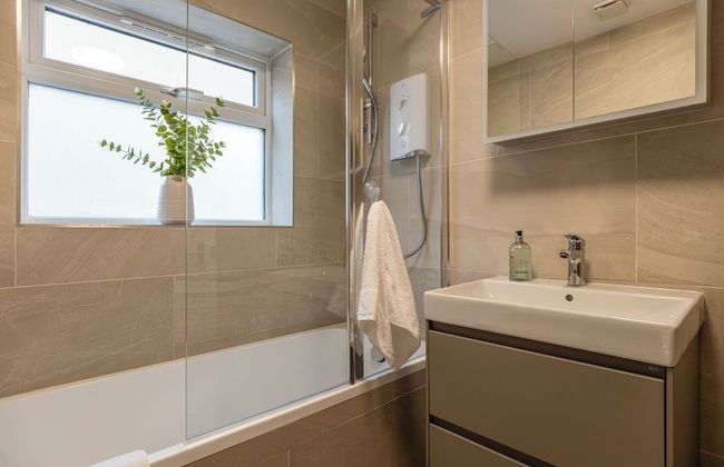 Bright&Spacious 3BD in Centre of Bourton - Photo 57