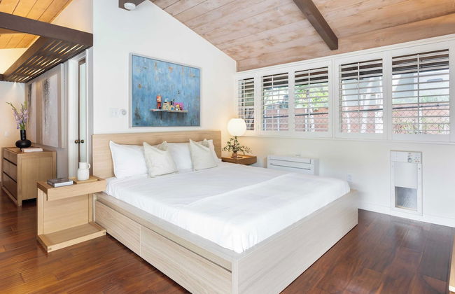 La Jolla Mid-century by Avantstay Private Pool, Outdoor Living + Ocean Views - Photo 23