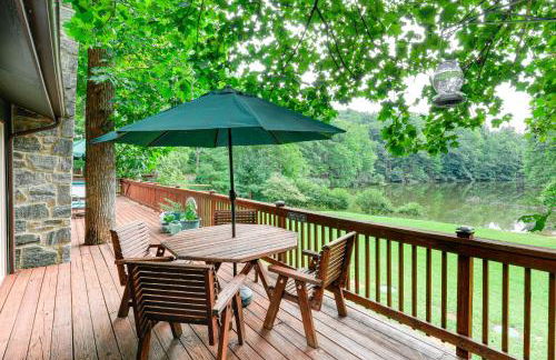Deck and Game Room! Lakefront Blue Ridge Mtn Gem - Foto 1