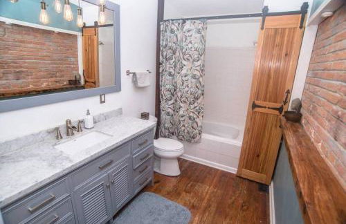 Johns Hopkins Historic Renovated home - Fells Point! - Foto 12