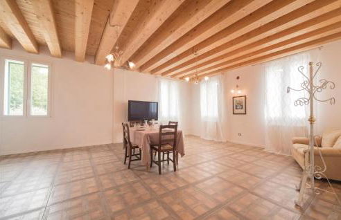 Amazing Apartment In Valnogaredo Pd - Foto 8