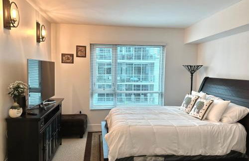 Channelside Luxury Retreat Spacious 2BR 2BA Condo with Pool, Balcony, Sauna & Gym - Foto 10