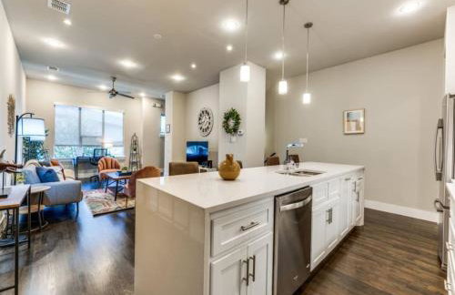 Cozy 3BR Luxury Townhome Near Uptown Skyline WFH Friendly - Foto 13