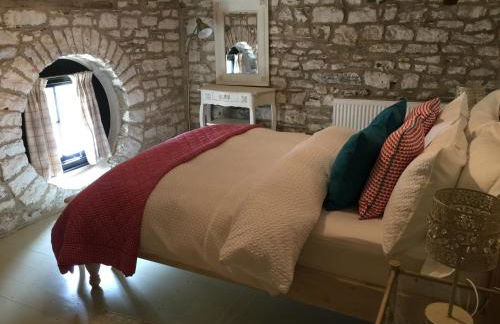 The Stable Loft, Llwynhelig Manor - Photo 3