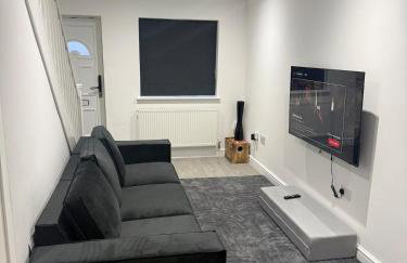 Cosy Luxury Home with Private Parking Sleeps 3 - Photo 12