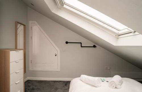 2BD Loft Style Apt - Edinburgh - Free Parking - Pass the Keys - Foto 44