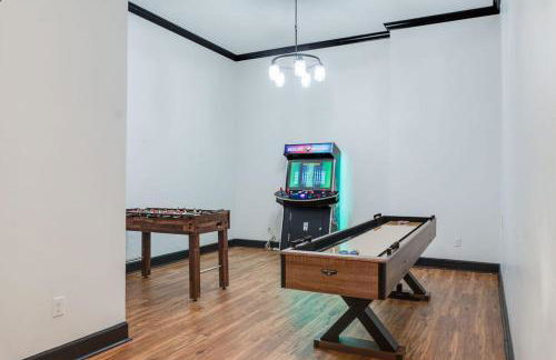 Luxurious Lake Front Estate, Sleeps 20, Game Room and Pet Friendly - Foto 3