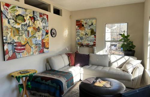 Gated Estate Escape! Three BR - Foto 7