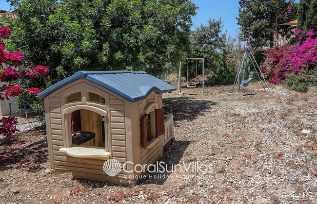 Large Pool & Garden, Billiard, Peaceful Area, Near to the Sea, Coral Bay Paphos - Foto 65