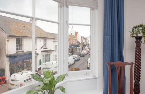 2 Central, spacious, apartment with private patio - Photo 15