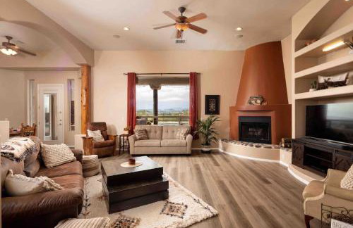 Stargazers Private Paradise with Pool and Hot Tub! - Foto 1