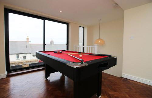 LUXURY 4 Bedroom 4 Ensuite Home in Penarth (Pool Table Games Room & BBQ Garden) with Sea Views - Photo 69
