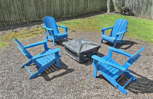 The Sawyer Hideaway - 3BR 2B with Hot Tub & Fire Pit - 5 mins to beach - Photo 2