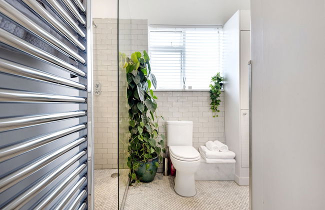 Contemporary Clapham Home Near Wandsworth Common - Photo 16