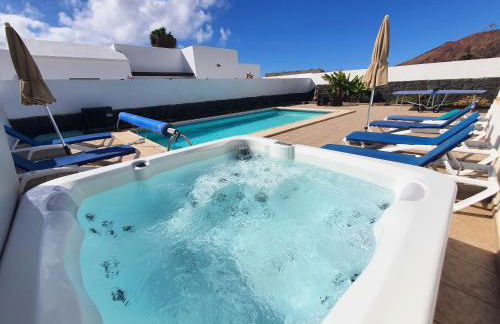 Villa Alberto Private Heated Pool, Jacuzzi, Sea Views - Foto 4