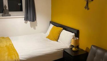 Spacious and Stylish 5 Bed Gem with Private Parking perfect for Large groups and Families - Foto 3