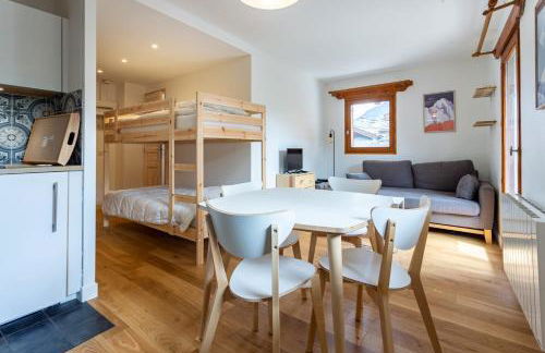 Very Bright Cocoon With Balcony Near The Slopes - Photo 2