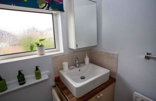 NEC, BHX Cosy 3 Bedroom House with Parking - Foto 45