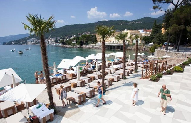 Spacious Apartment With Terrace & Outdoor Kitchen Surrounded by a Garden - Foto 9