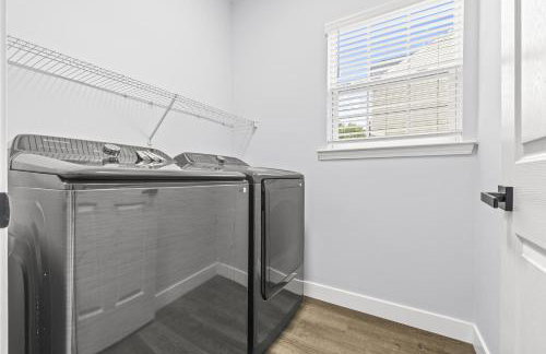 3BR Family Retreat with Modern Comforts - Foto 42