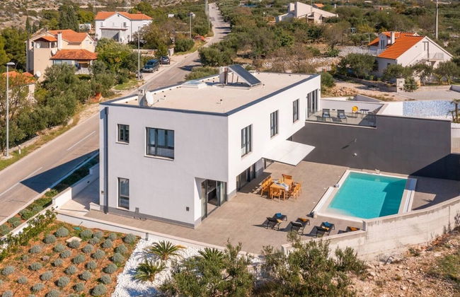 Holly - With Pool - H - Foto 43