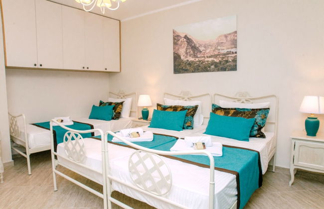 D & Sons Apartments - Photo 24