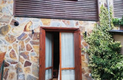 Pequeño adosado de montaña con terraza - Foto 9