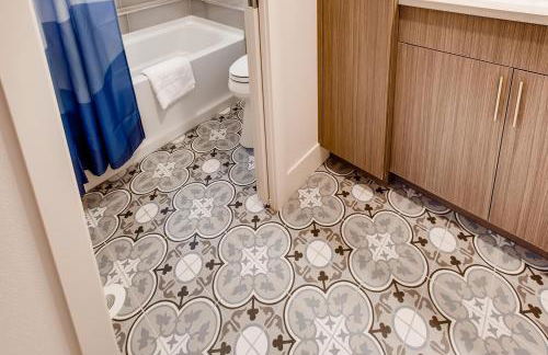 Elegant Townhome Near Old Town, Breweries and River! - Foto 56